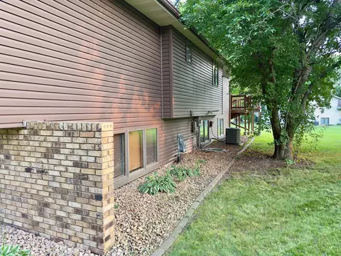 Exterior - 404 Crescent Dr, Albert Lea, MN 56007 photo 2 of 4