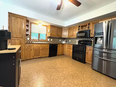Kitchen - 404 Crescent Dr, Albert Lea, MN 56007 photo 1 of 2
