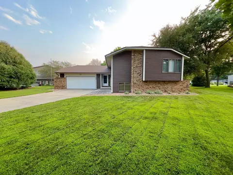 Exterior - 404 Crescent Dr, Albert Lea, MN 56007 photo 4 of 4