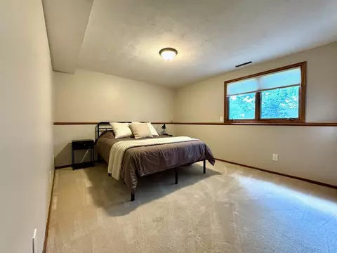 Bedroom - 404 Crescent Dr, Albert Lea, MN 56007 photo 4 of 4