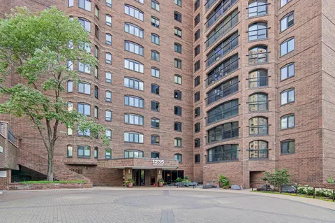 1235 Yale Pl #808, Minneapolis, MN 55403