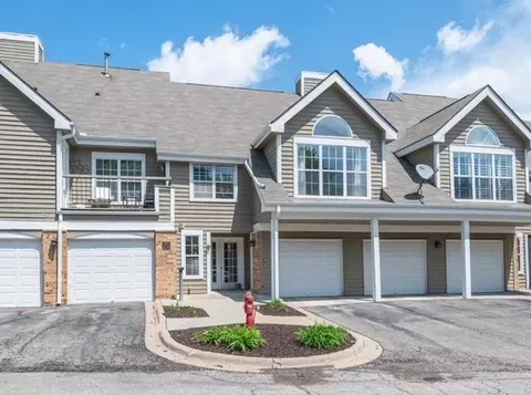 6165 Chasewood Pkwy #202, Minnetonka, MN 55343
