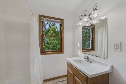 Bath - 542 3rd Ave, Excelsior, MN 55331 photo 2 of 3