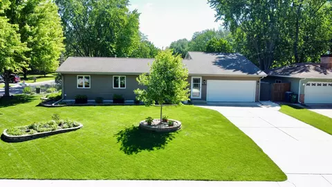 6690 Berkshire Ln N, Maple Grove, MN 55311