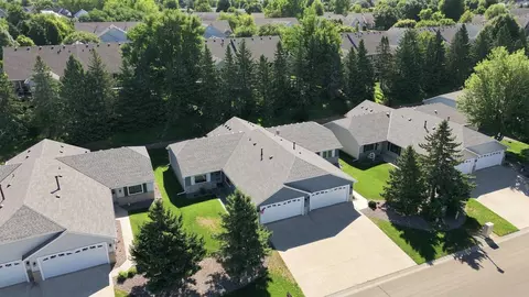 7590 Newbury Rd, Woodbury, MN 55125
