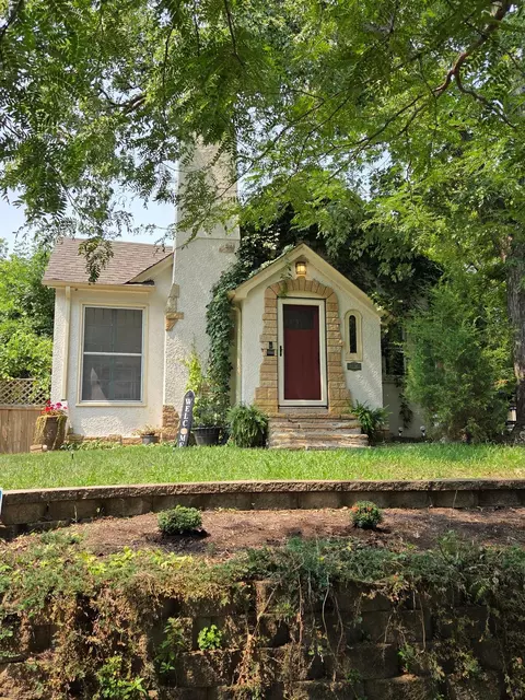 1136 Xerxes Ave S, Minneapolis, MN 55405
