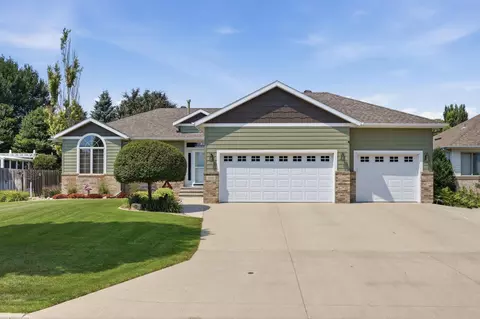 2040 Ruxton Ct, West Fargo, ND 58078