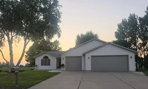25 Benson Dr S, Lewiston, MN 55952