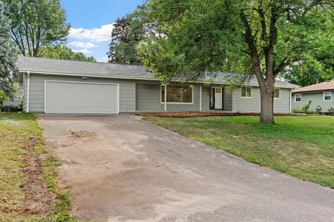 9068 Rice Lake Rd, Maple Grove, MN 55369