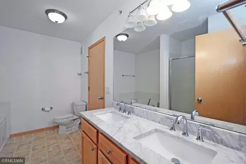 Bath - 17565 69th Pl N, Maple Grove, MN 55311 photo 1 of 3