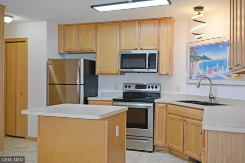 Kitchen - 17565 69th Pl N, Maple Grove, MN 55311 photo 3 of 4