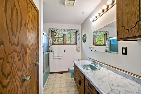 Bath - 12964 E 270th St, Kenyon, MN 55946 photo 1 of 3