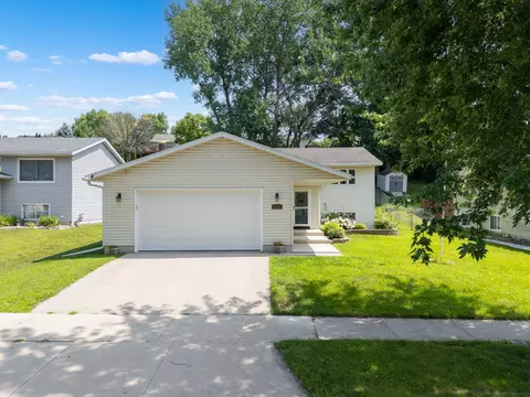 2736 Rose Dr SE, Rochester, MN 55904