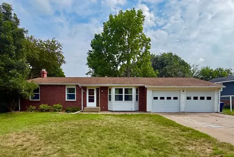 1833 Crestview Dr, New Ulm, MN 56073