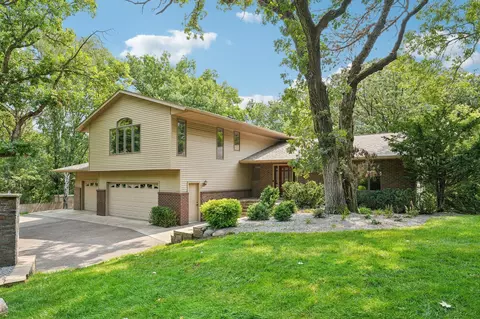 1206 102nd St W, Inver Grove Heights, MN 55077