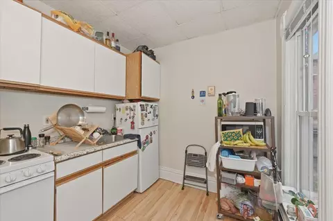 Kitchen - 1727 E Superior St, Duluth, MN 55812 photo 3 of 3