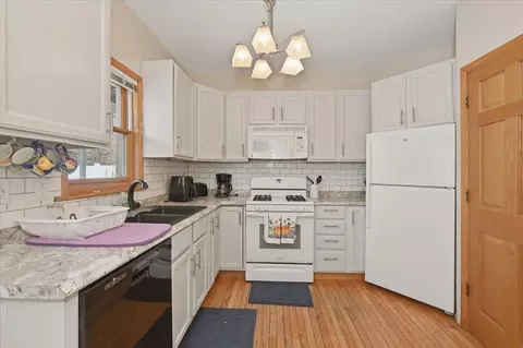 Kitchen - 1727 E Superior St, Duluth, MN 55812 photo 1 of 3
