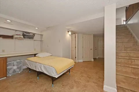 Bedroom - 1727 E Superior St, Duluth, MN 55812 photo 8 of 8