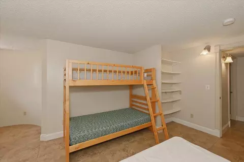 Bedroom - 1727 E Superior St, Duluth, MN 55812 photo 6 of 8