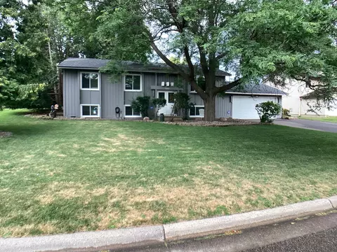 3245 Pilgrim Ln N, Plymouth, MN 55441