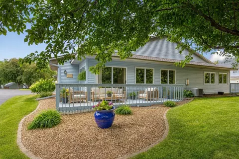 1154 Aston Cir, Burnsville, MN 55337