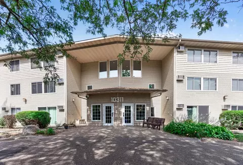 10311 Cedar Lake Rd #313, Minnetonka, MN 55305
