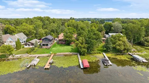 225 Peninsula Rd, Medicine Lake, MN 55441