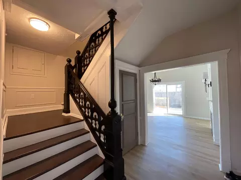Entry Way - 321 7th St SW, Willmar, MN 56201 photo 2 of 10