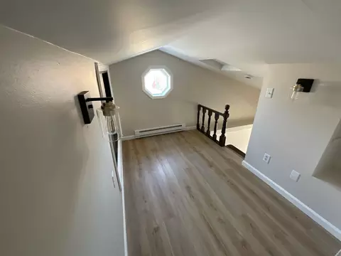 Entry Way - 321 7th St SW, Willmar, MN 56201 photo 7 of 10