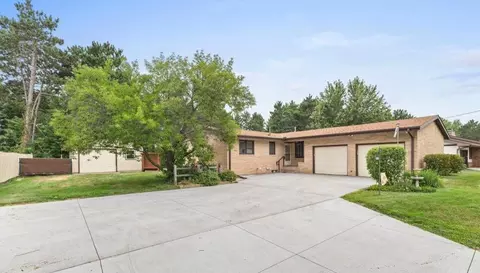 345 Sunset Ln N, Cambridge, MN 55008