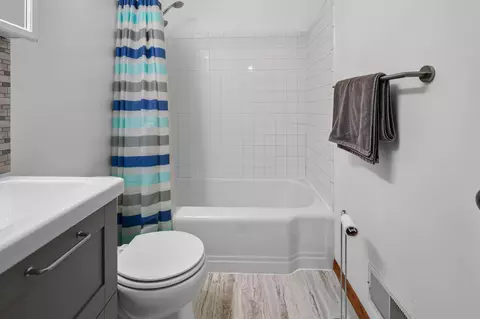 Bath - 1702 14th Ave S, Saint Cloud, MN 56301 photo 2 of 4