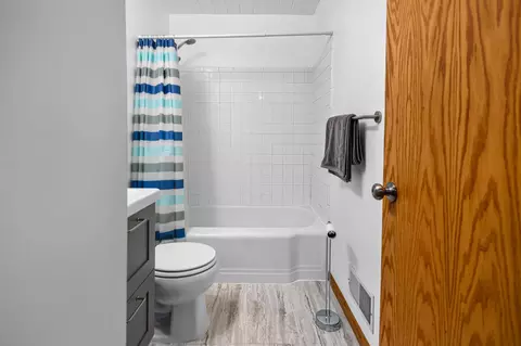 Bath - 1702 14th Ave S, Saint Cloud, MN 56301 photo 3 of 4
