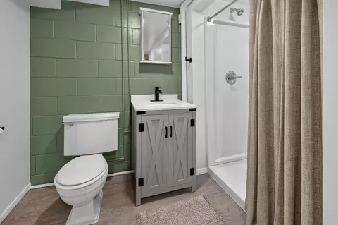 Bath - 1702 14th Ave S, Saint Cloud, MN 56301 photo 4 of 4