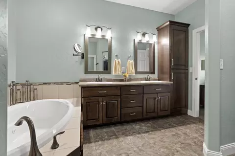 Bath - 4357 Coventry Dr S, Fargo, ND 58104 photo 3 of 5