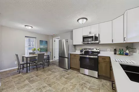 920 Farrington St, Saint Paul, MN 55117