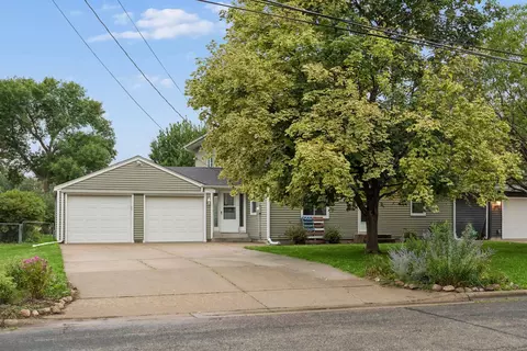 20635 Hughes Ave W, Lakeville, MN 55044
