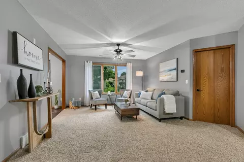 914 Willow Grove Cir, Waite Park, MN 56387