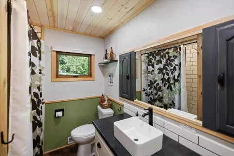 Bath - 1756 Grant Mcmahan Blvd, Ely, MN 55731 photo 1 of 5