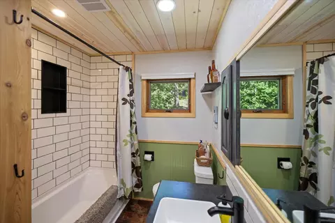 Bath - 1756 Grant Mcmahan Blvd, Ely, MN 55731 photo 3 of 5