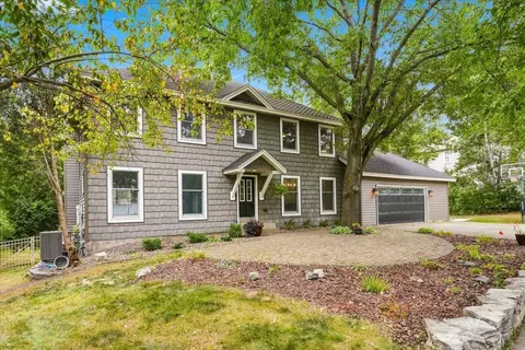1516 Northridge Dr, Hudson, WI 54016