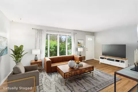 Living - 703 Ebony Ave, Duluth, MN 55811 photo 1 of 2