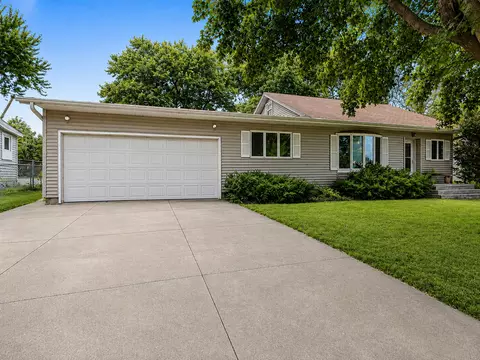 127 Higbie Ave E, Minnesota Lake, MN 56068