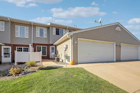 1220 Larkspur Ln, Waconia, MN 55387