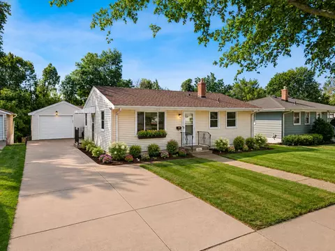 2156 Hawthorne Ave E, Saint Paul, MN 55119