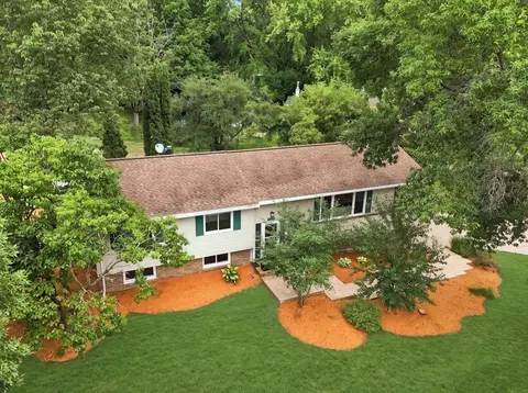 832 Bartosh Ln, River Falls, WI 54022