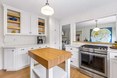 Kitchen - 18200 Fairhomes Ln, Deephaven, MN 55391 photo 2 of 2