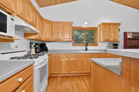 Kitchen - 39343 Cedar Heights Rd, Bigfork, MN 56628 photo 4 of 6