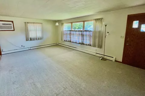 Living - 604 22nd Ave NW, Austin, MN 55912 photo 2 of 2