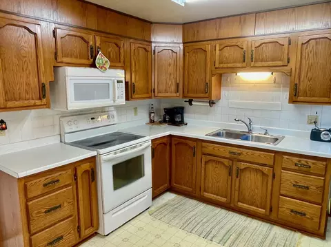 Kitchen - 604 22nd Ave NW, Austin, MN 55912 photo 1 of 2