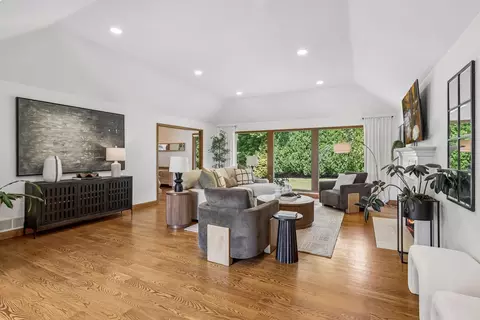 5231 Green Farms Rd, Edina, MN 55436